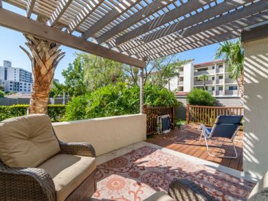 Ground Level 2 Bedroom Vacation  Condo with Sun Deck